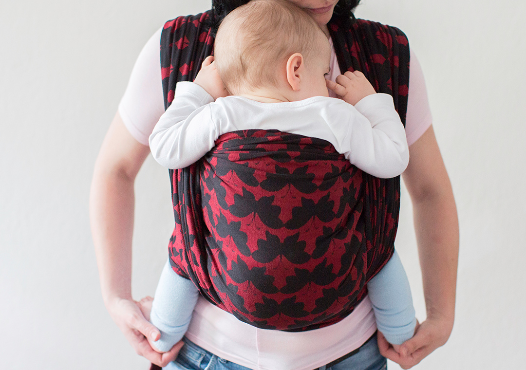 Safe position in baby carrier